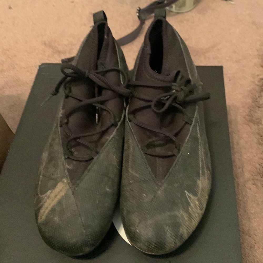 Good condition but can be cleaned out worn one season. Nike Phantom 5.5 Y